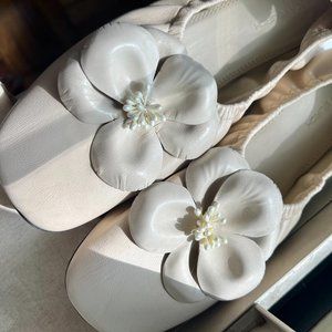 BRAND NEW Tory Burch Flower Ballet Flat in NAPPA LEATHER!
